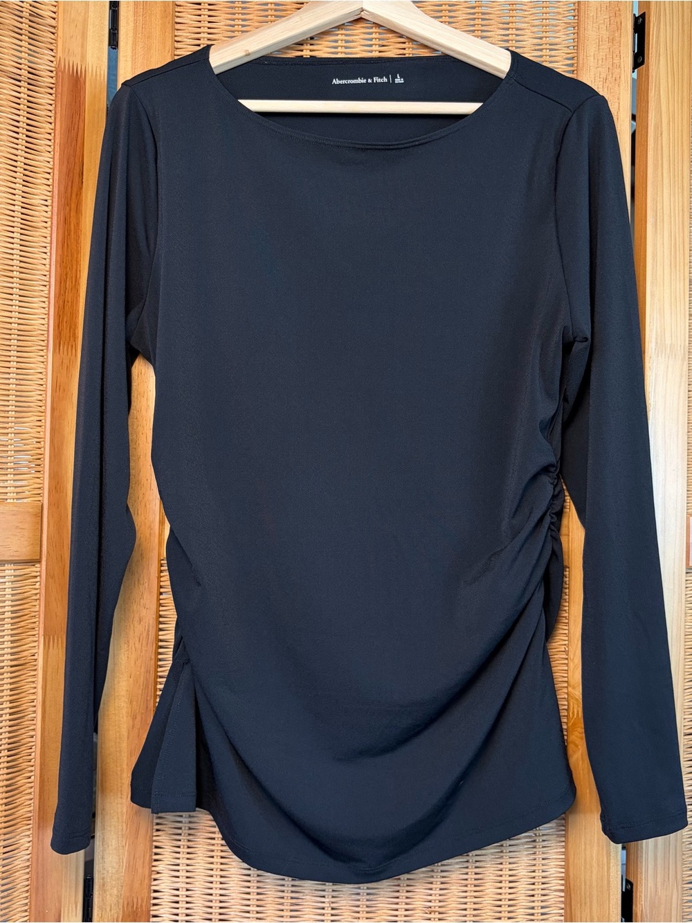 Abercrombie & Fitch Black Long-Sleeve Ruched Side Top size L